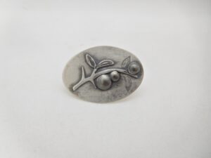 Becky Crow silver sloe brooch Becky Crow silver sloe brooch